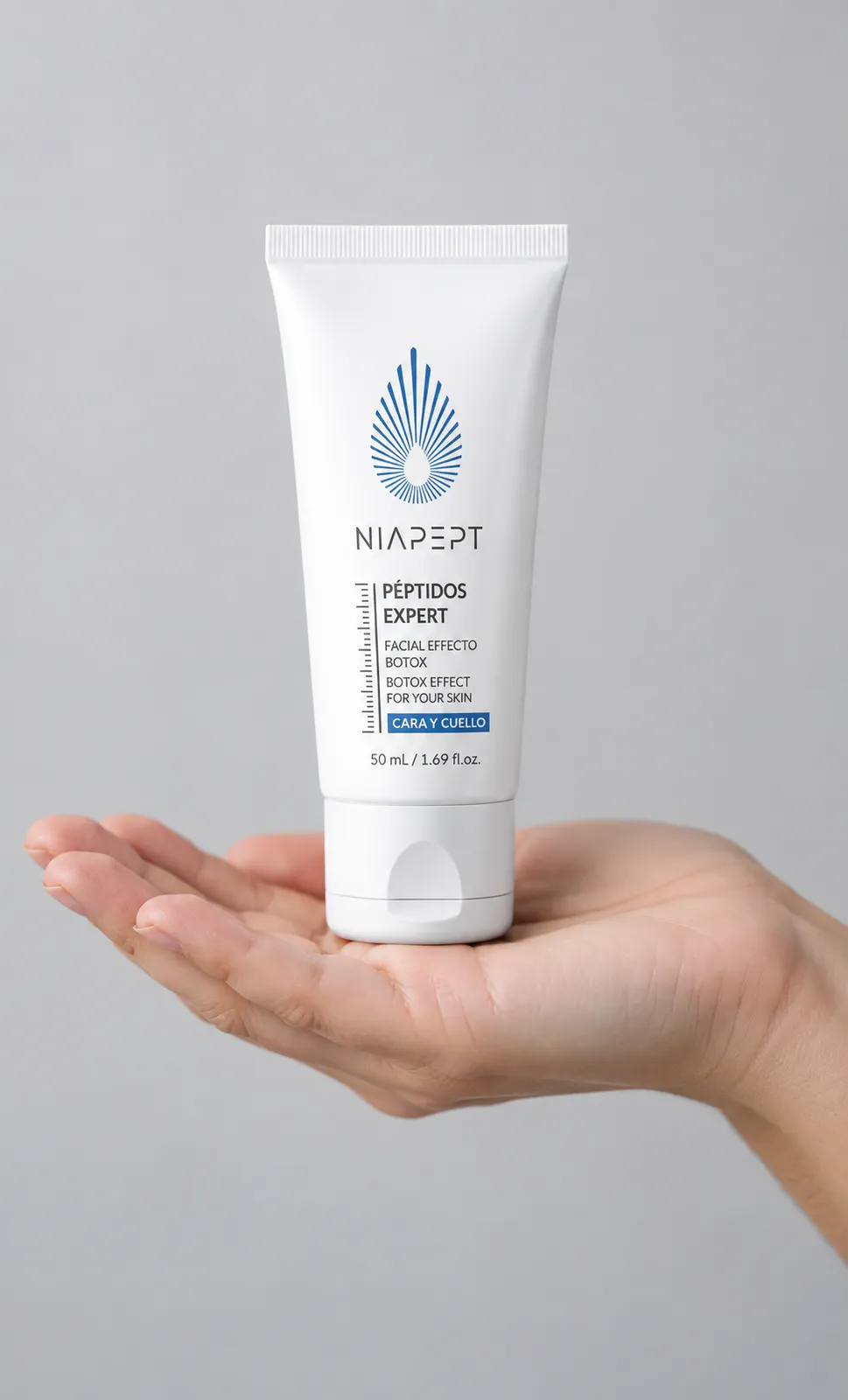 Niapept — the package held in a hand